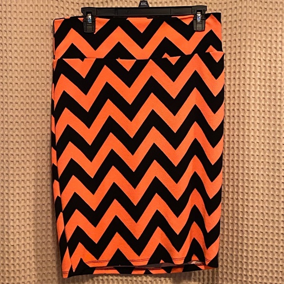 LuLaRoe Dresses & Skirts - Lularoe Cassie Skirt